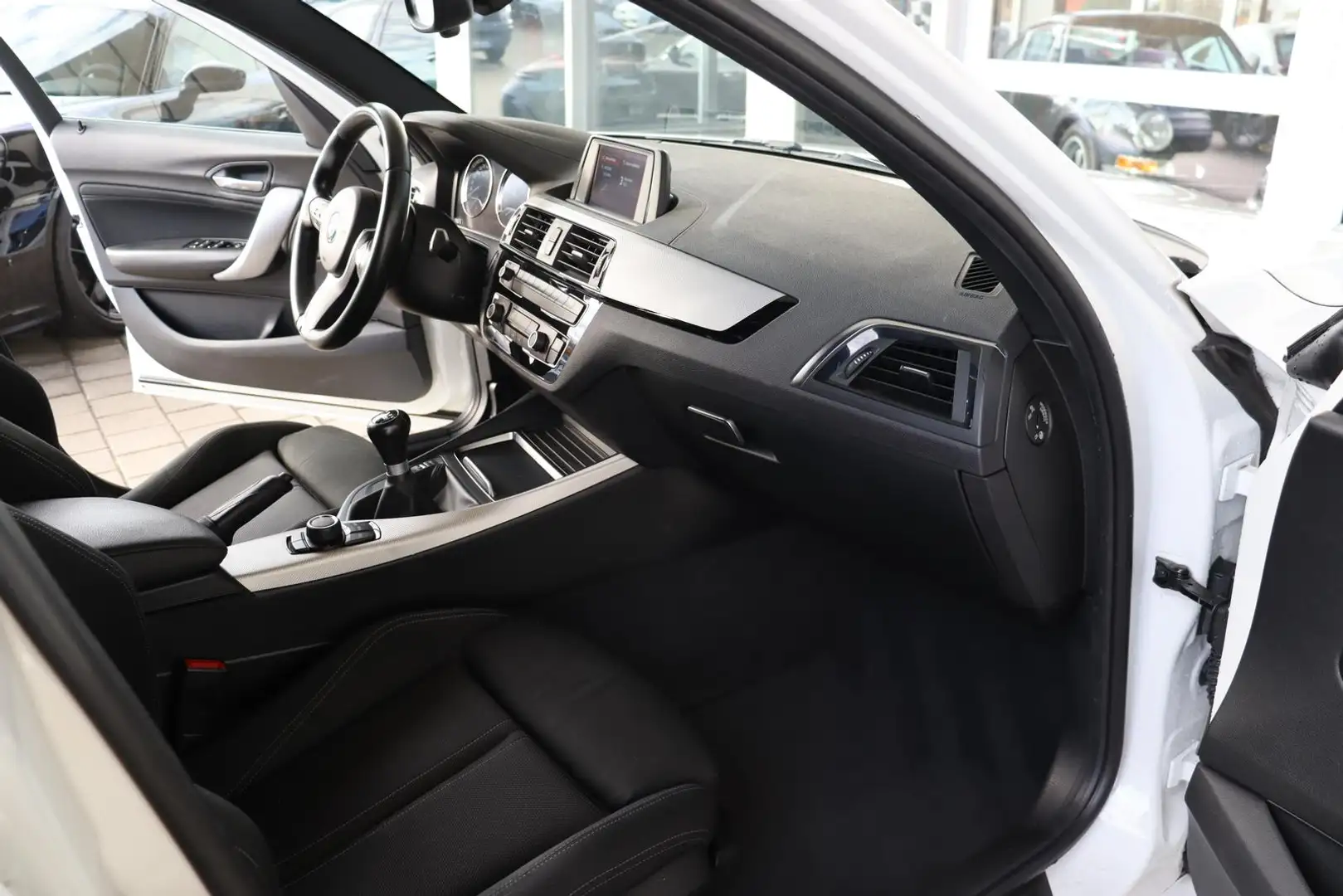 BMW 118 i M Sport / LED Wit - 2