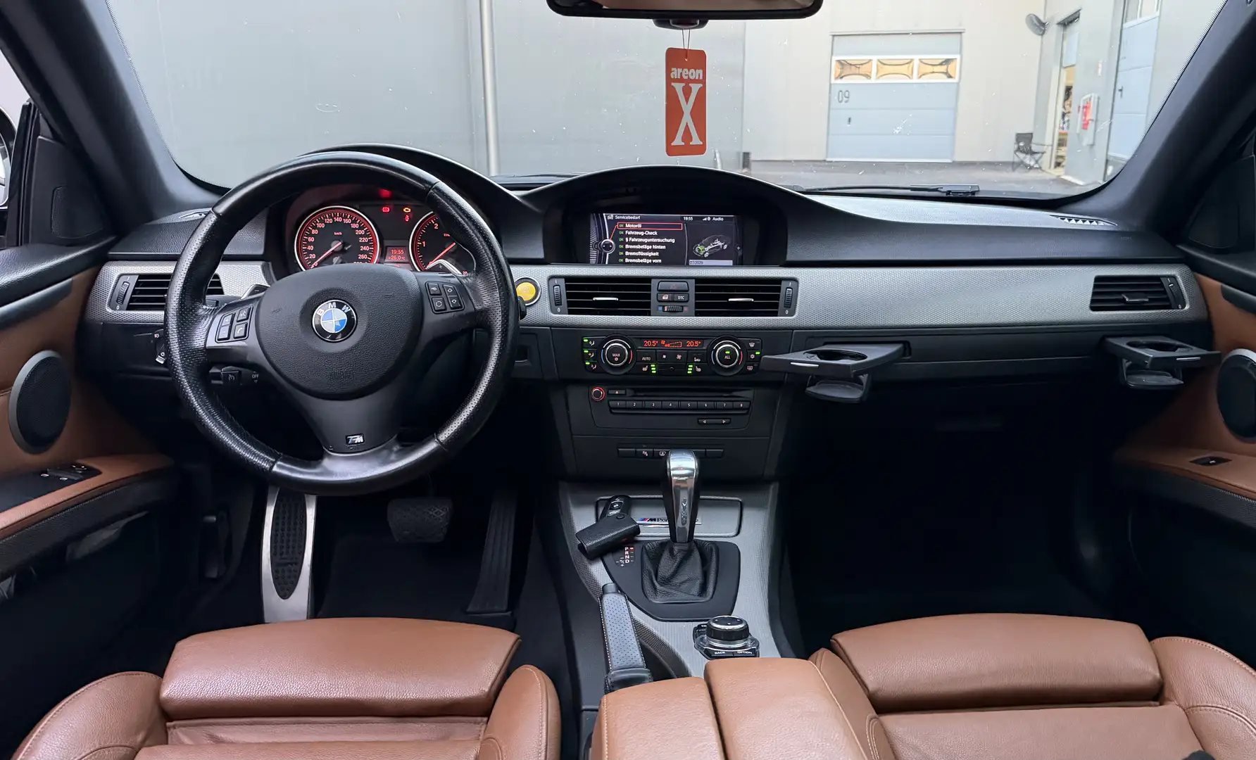 BMW 325 325d Coupé Aut. Facelift M-Paket ab Werk Weiß - 2