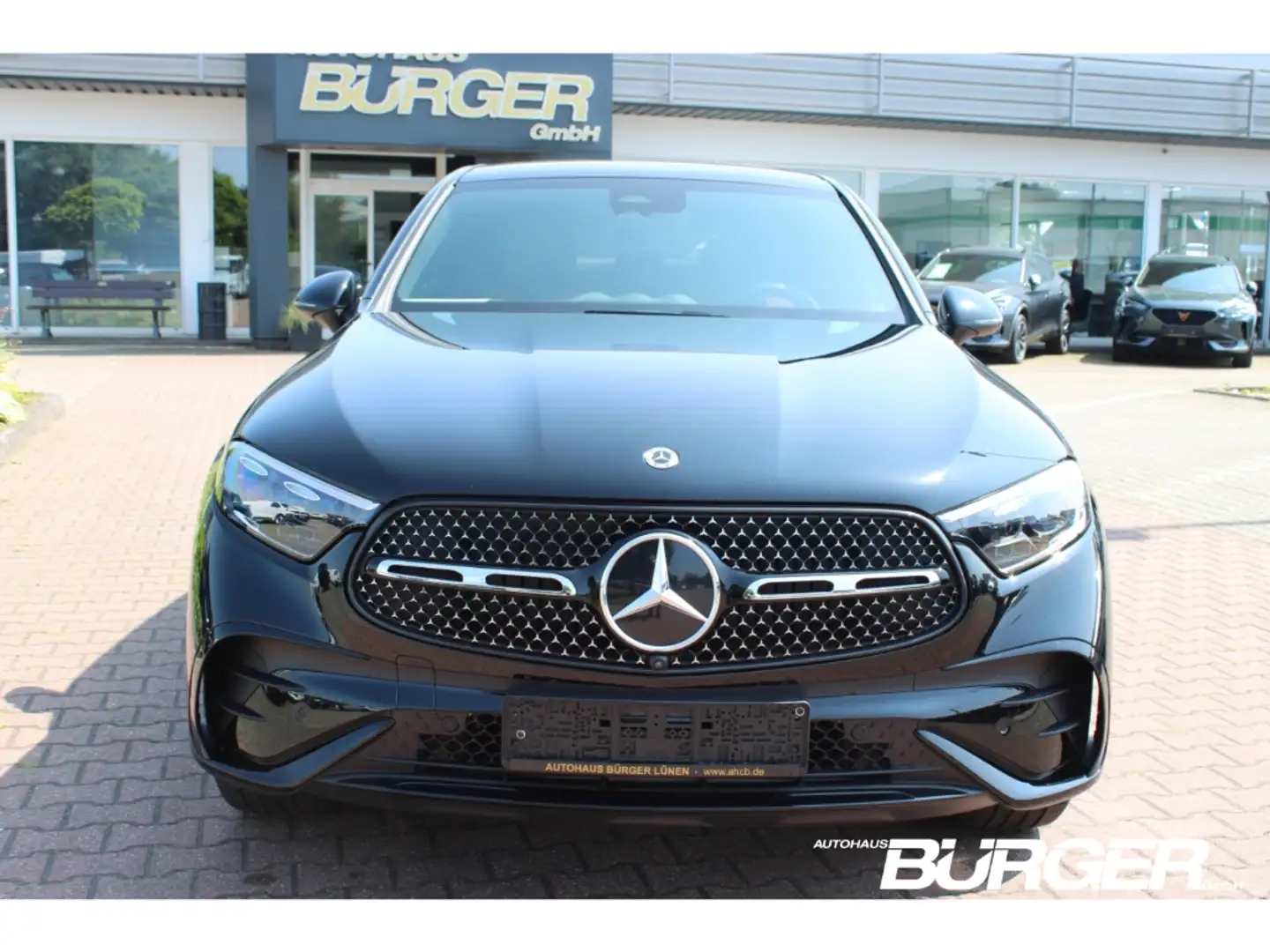 Mercedes-Benz GLC 200 4M AMG Pano 360° AHK Navi Multibeam Keyless Night Schwarz - 2