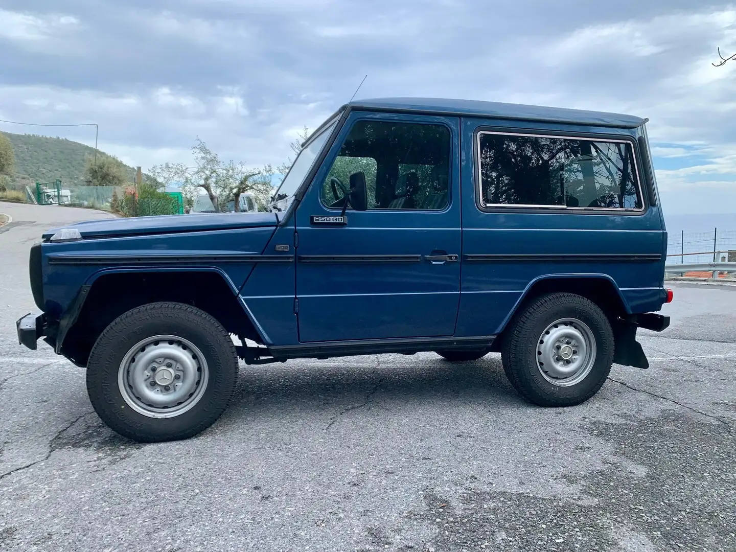 Mercedes-Benz G 250 GD SW corto Modrá - 1