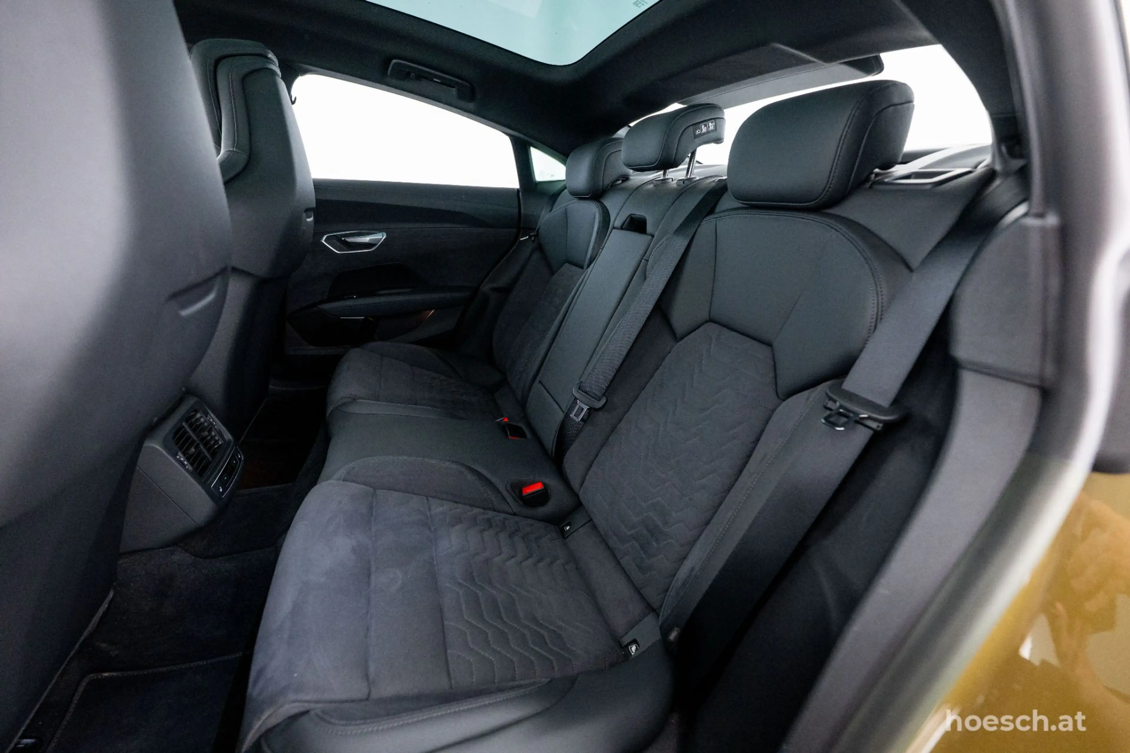 Audi e-tron GT RS quattro VOLLAUSSTATTUNG TAKTIGRÜN -58% — photo 7