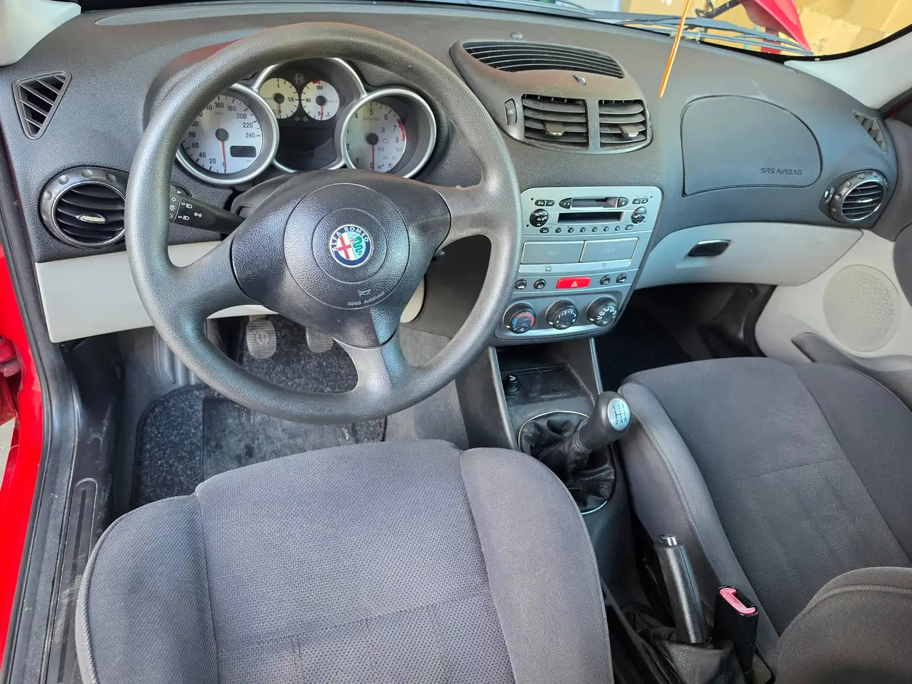 Alfa Romeo 147 I 2000 3p 1.6 ts Distinctive 105cv, foto 9
