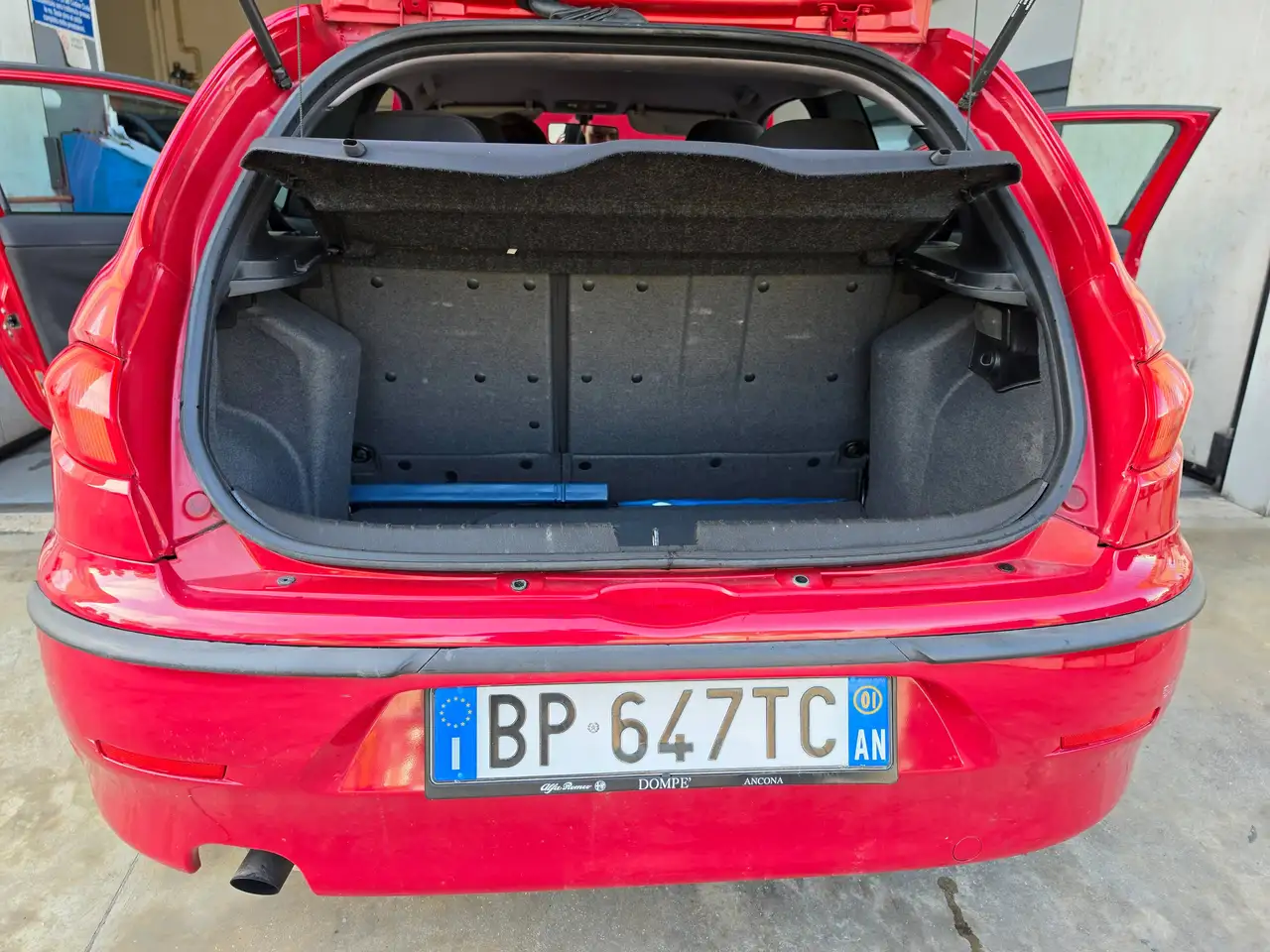 Alfa Romeo 147 I 2000 3p 1.6 ts Distinctive 105cv, foto 10