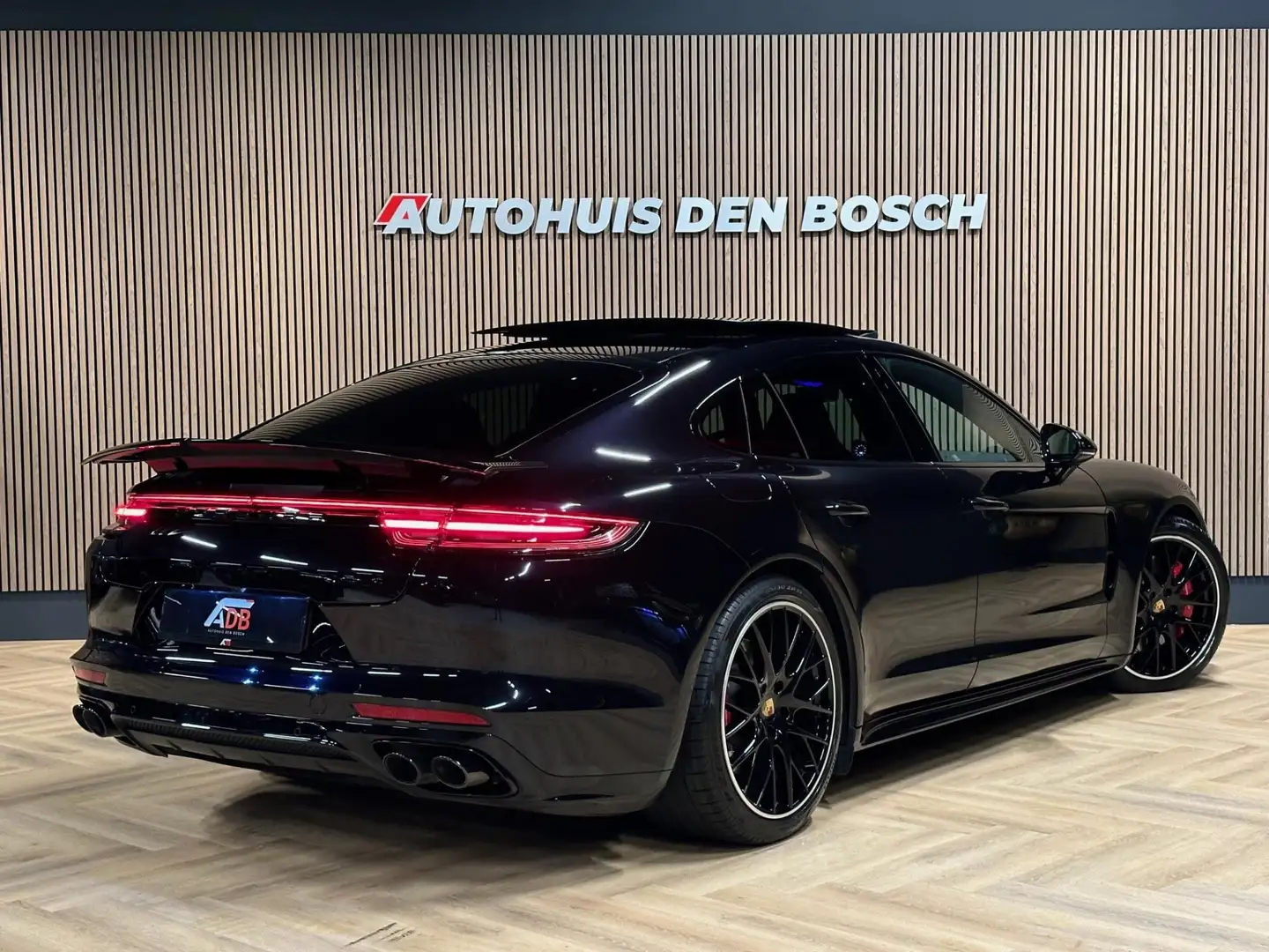 Porsche Panamera GTS 4.0 V8 Bi-Turbo - Matrix - Sport Chrono Zwart - 2