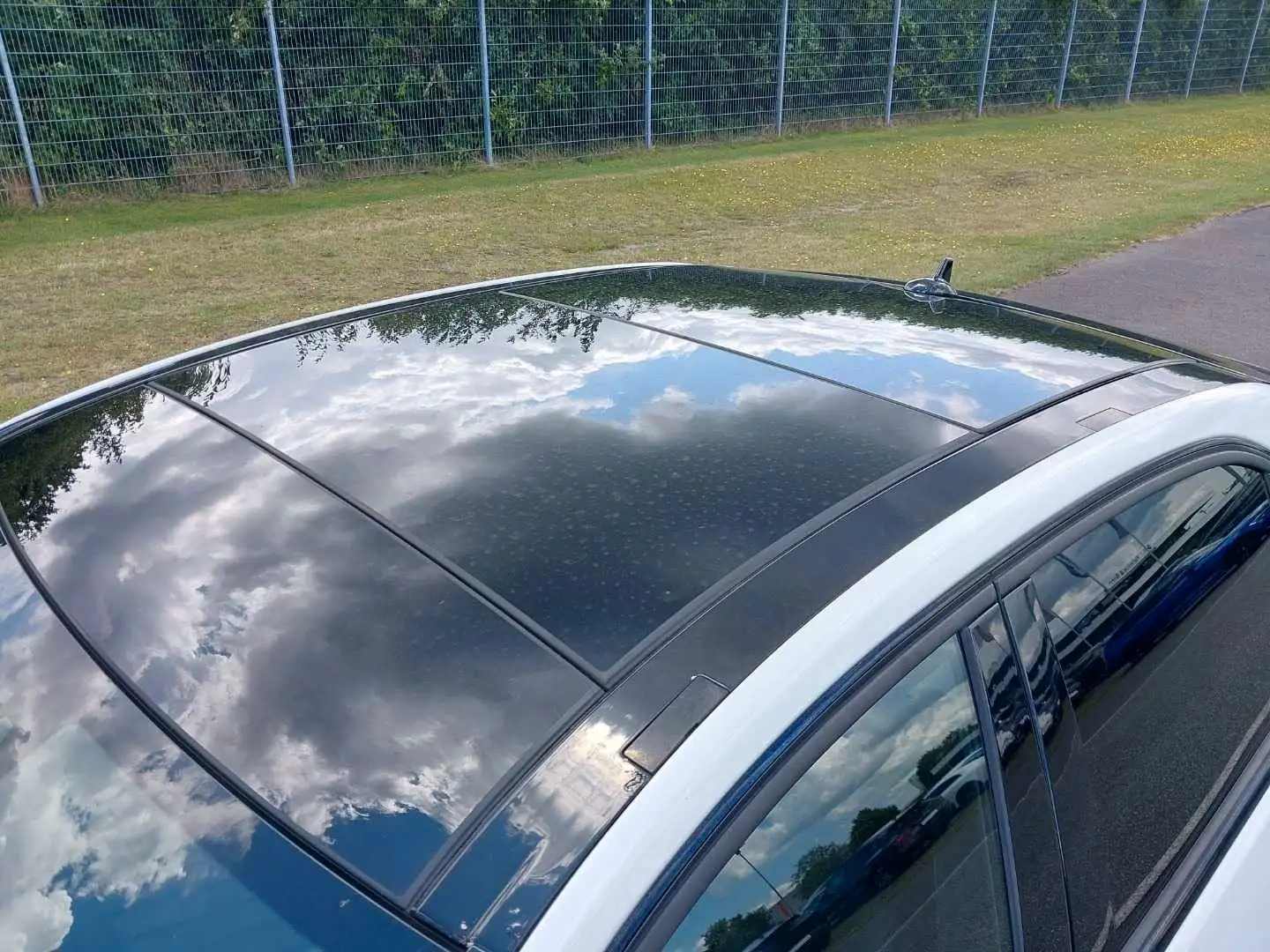 Mercedes-Benz E 350 d/PANORAMA/LEDER/XENON/R,KAMERA/MEMORIY Bílá - 2