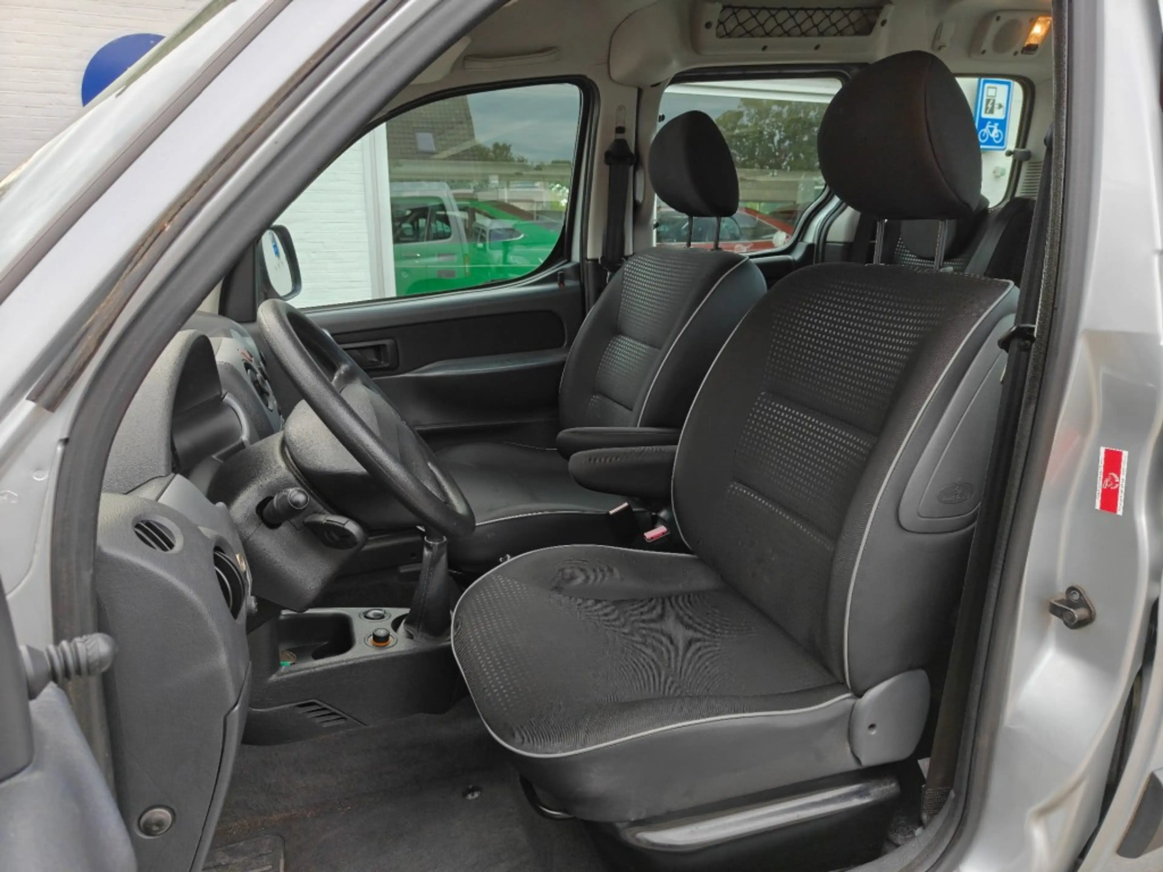 Peugeot Partner 1.6-16V XT — photo 3