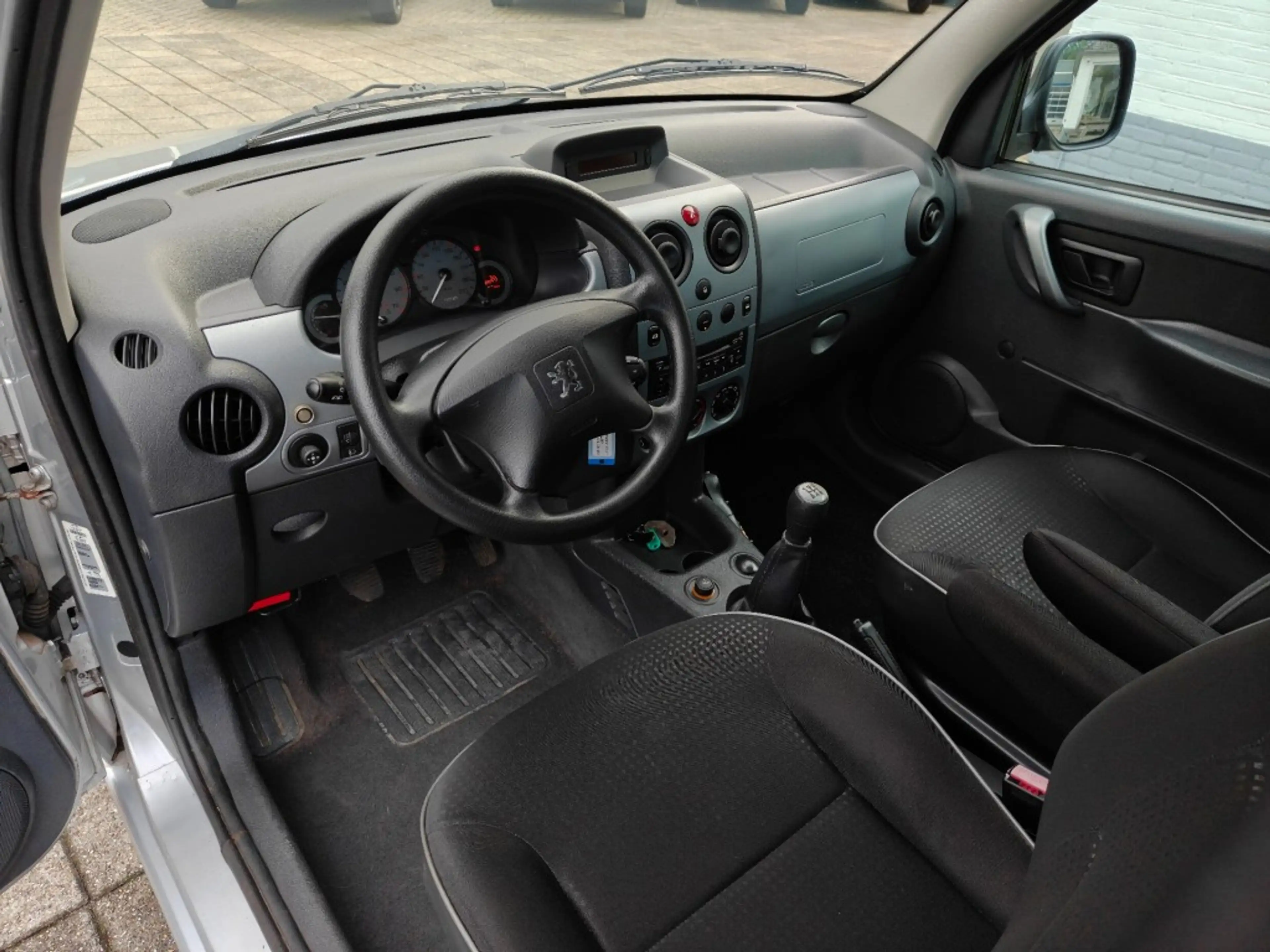 Peugeot Partner 1.6-16V XT — photo 11