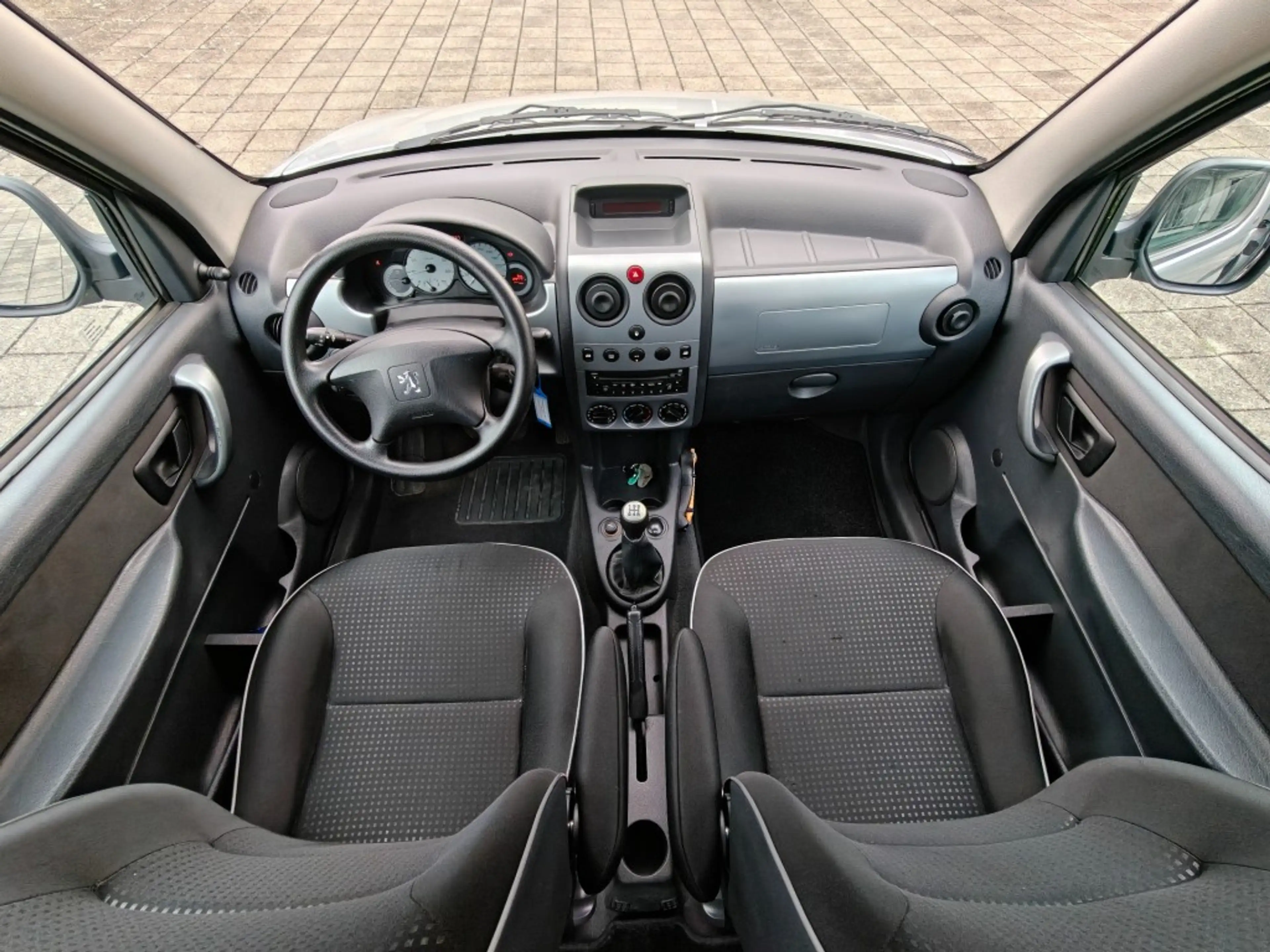 Peugeot Partner 1.6-16V XT — photo 4