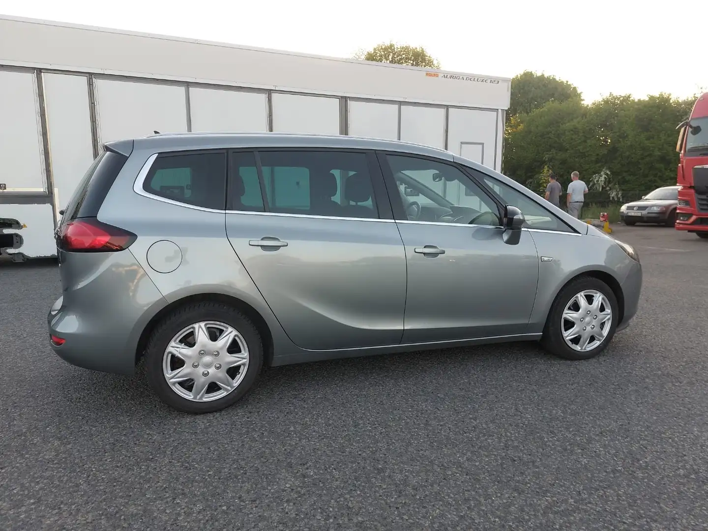 Opel Zafira 2015 Tourer en très bon état Argent - 2
