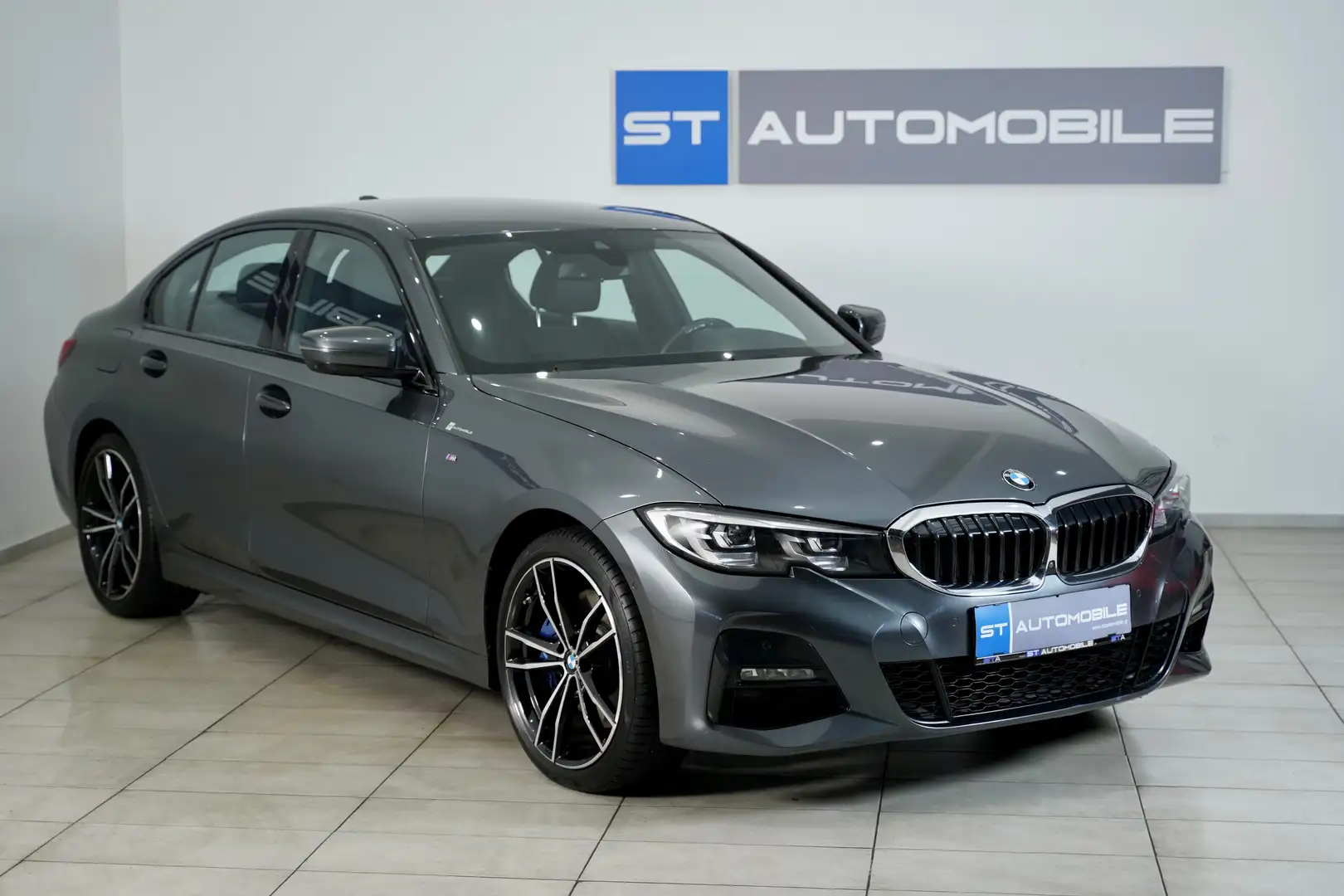 BMW 330 e M-PAKET Aut. //1.BESITZ // HEAD-UP // NAVI // Grau - 2