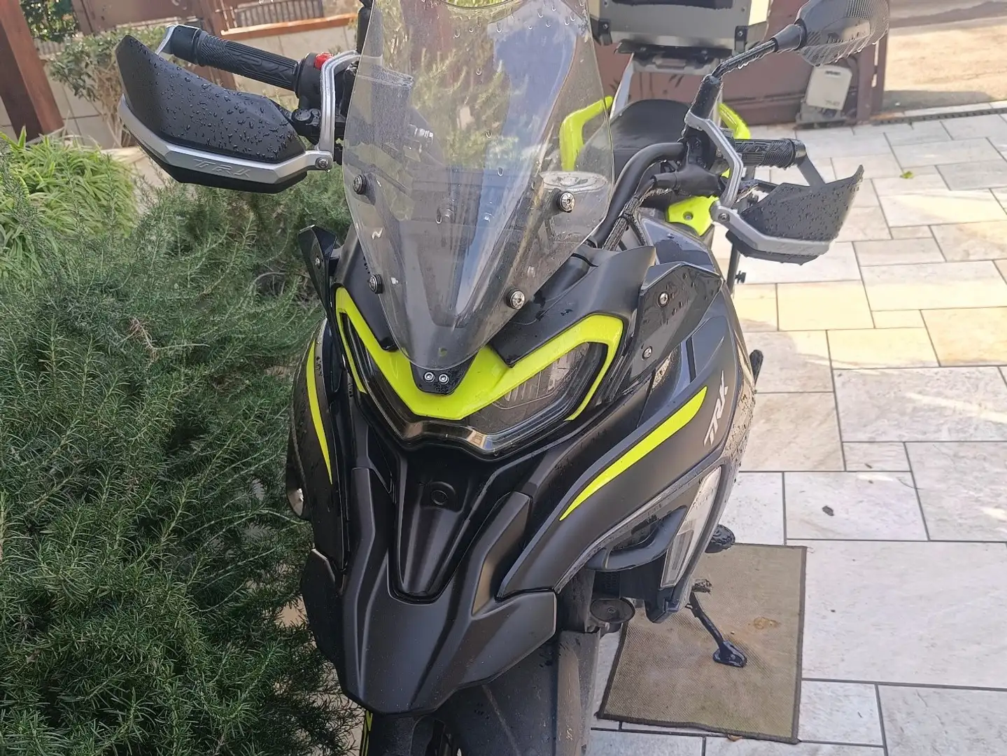 Benelli TRK 702 moto con valigie in alluminio Gri - 2