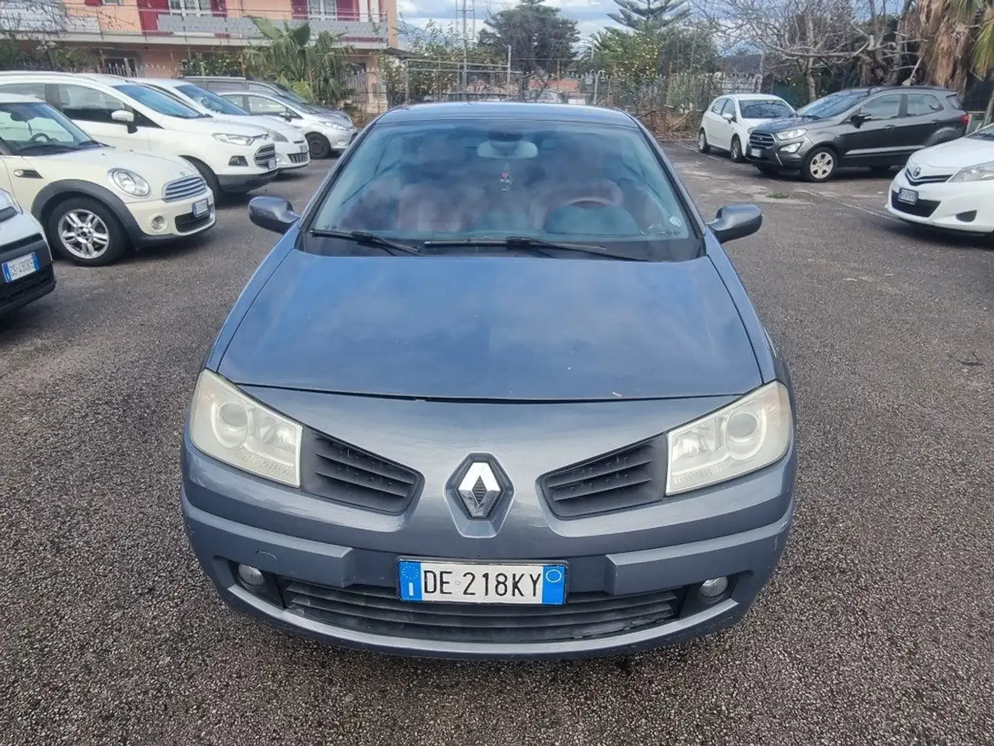 Renault Megane Mégane C-C 1.9 dCi/130CV Luxe Grau - 1
