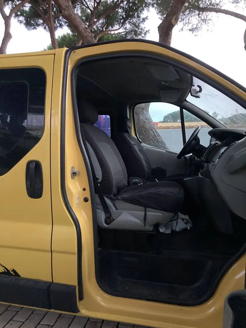 Renault Trafic Trafic 1.9DCi Passenger 100 Passenger Authentique Amarillo - 2