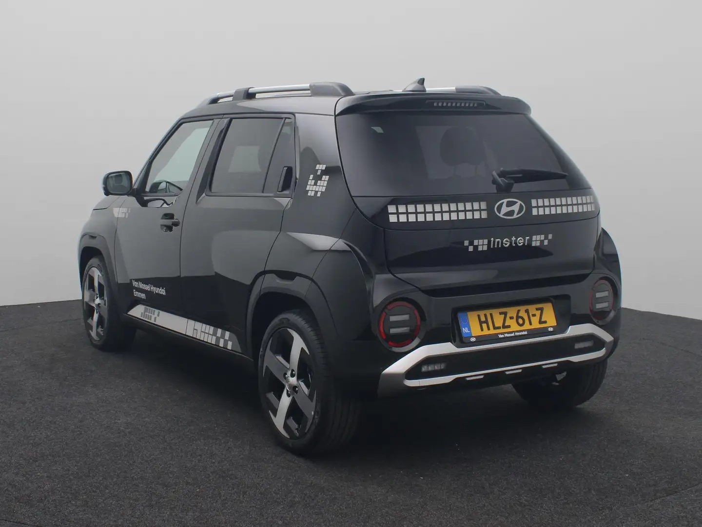 Hyundai Inster Evolve Plus 49 kWh | + TECH & WINTER PACK - Naviga Zwart - 2