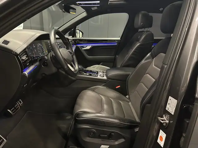 Volkswagen Touareg view 16