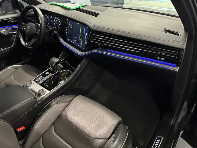 Volkswagen Touareg view 12