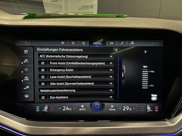 Volkswagen Touareg view 28