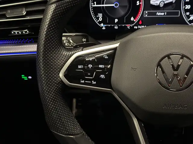 Volkswagen Touareg view 20