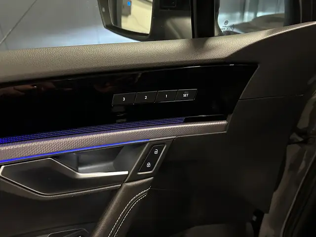 Volkswagen Touareg view 15