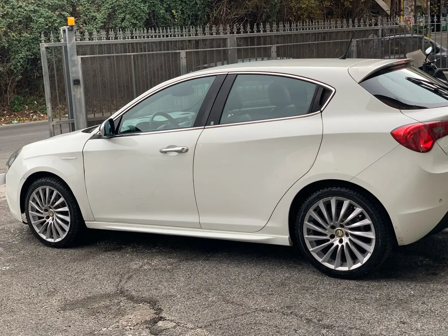 Alfa Romeo Giulietta Giulietta III 2010 2.0 jtdm(2) Exclusive 170cv Bianco - 2