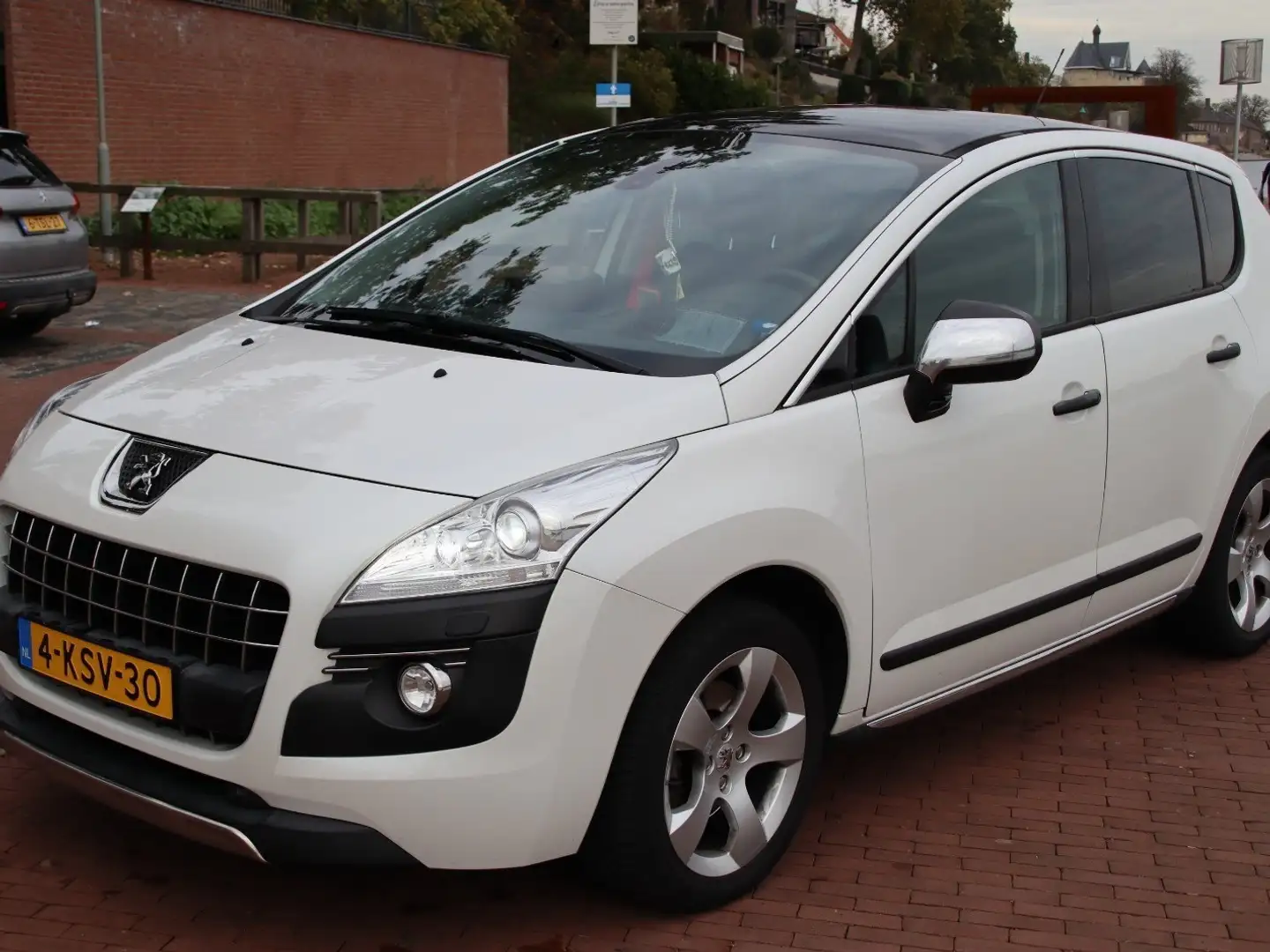 Peugeot 3008 1.6 THP Allure Wit - 1