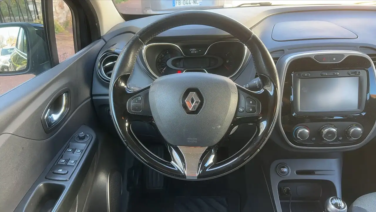 Renault Captur — photo 23