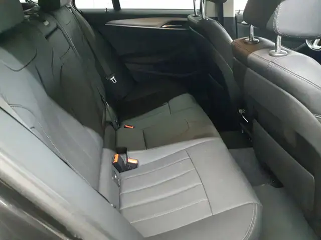 BMW 5 Series view 14
