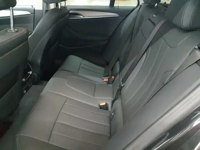 BMW 5 Series view 13