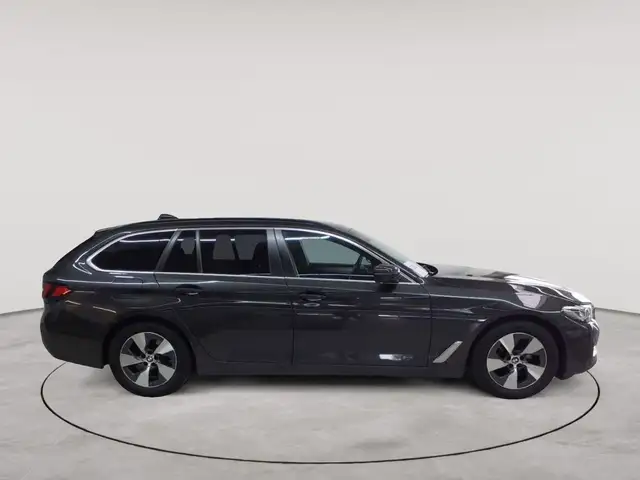 BMW 5 Series view 3
