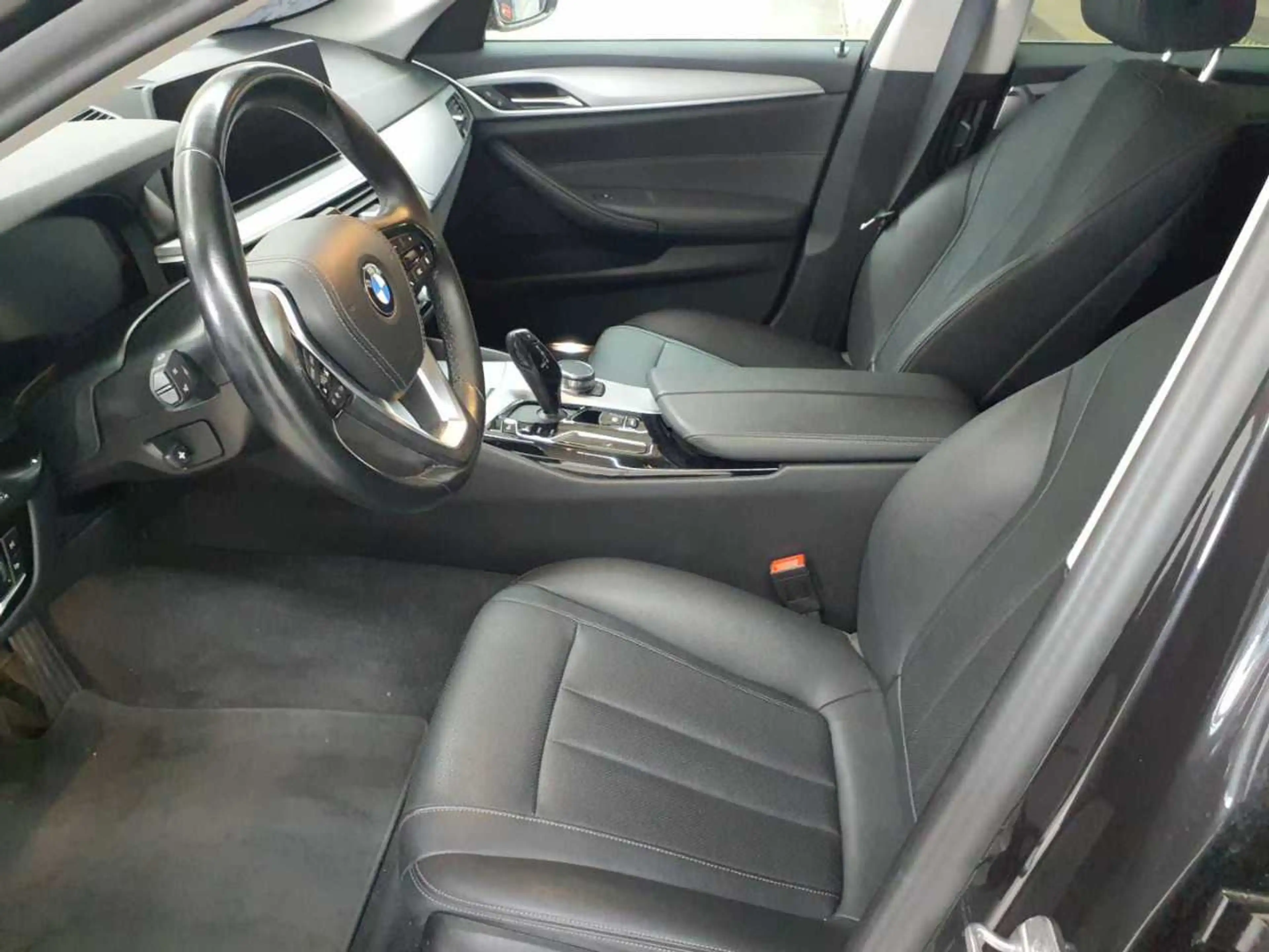 BMW 520 520d Touring Aut. Navi Leder SHZ — photo 7