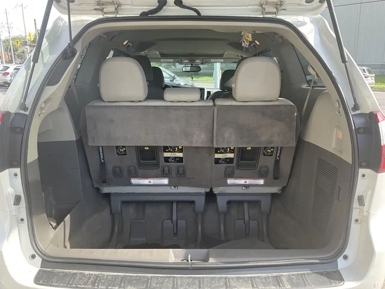 Toyota Sienna снимка Toyota Sienna