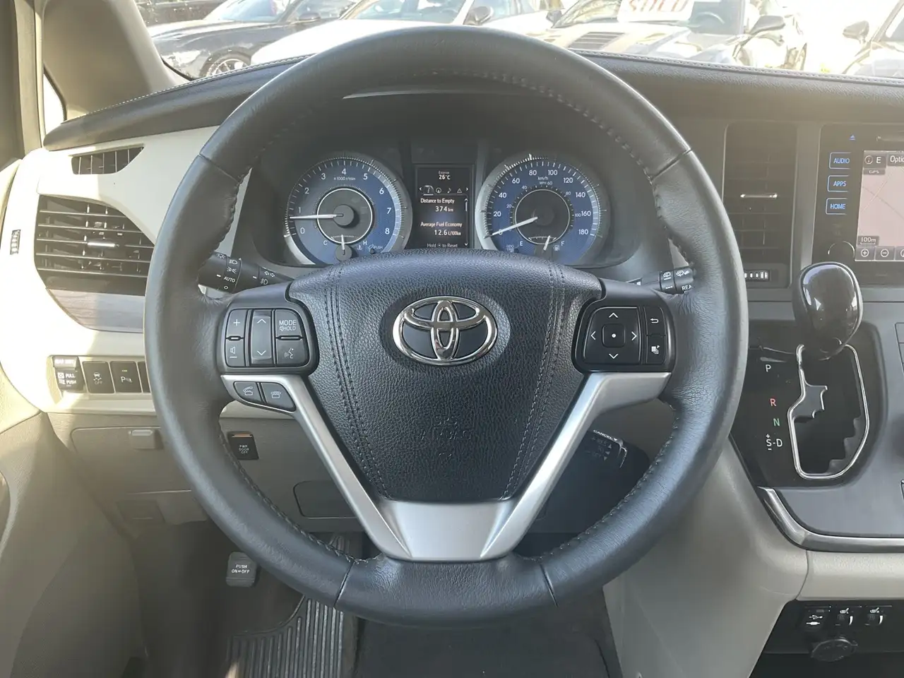Toyota Sienna снимка Toyota Sienna