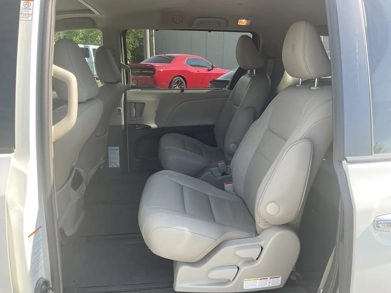 Toyota Sienna снимка Toyota Sienna