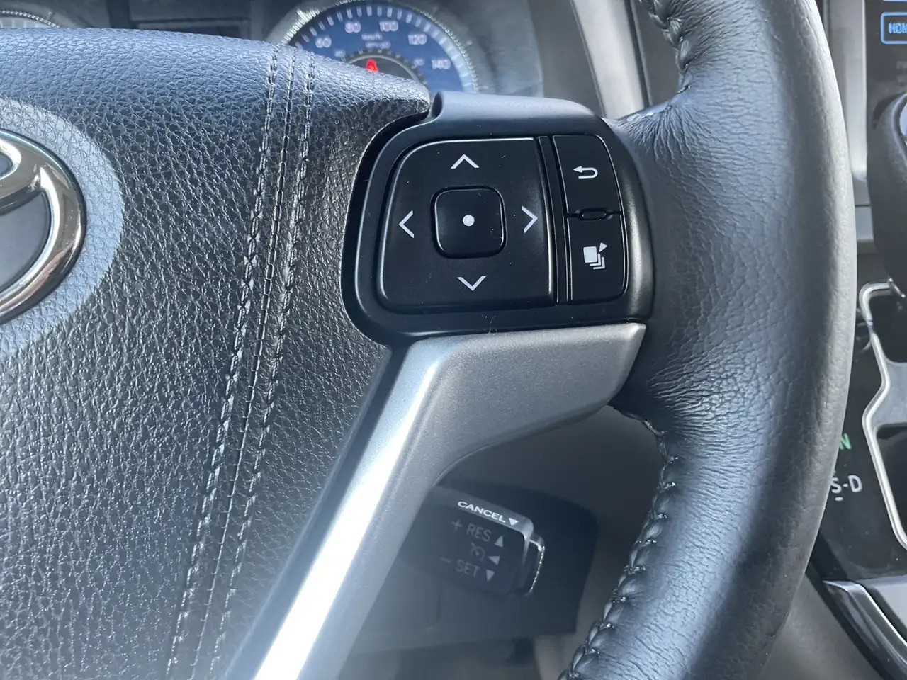 Toyota Sienna снимка Toyota Sienna