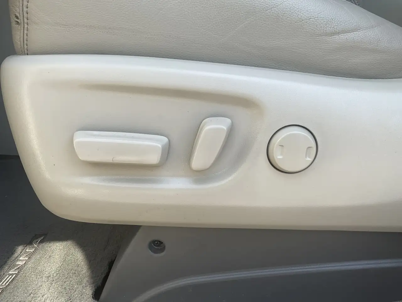 Toyota Sienna снимка Toyota Sienna