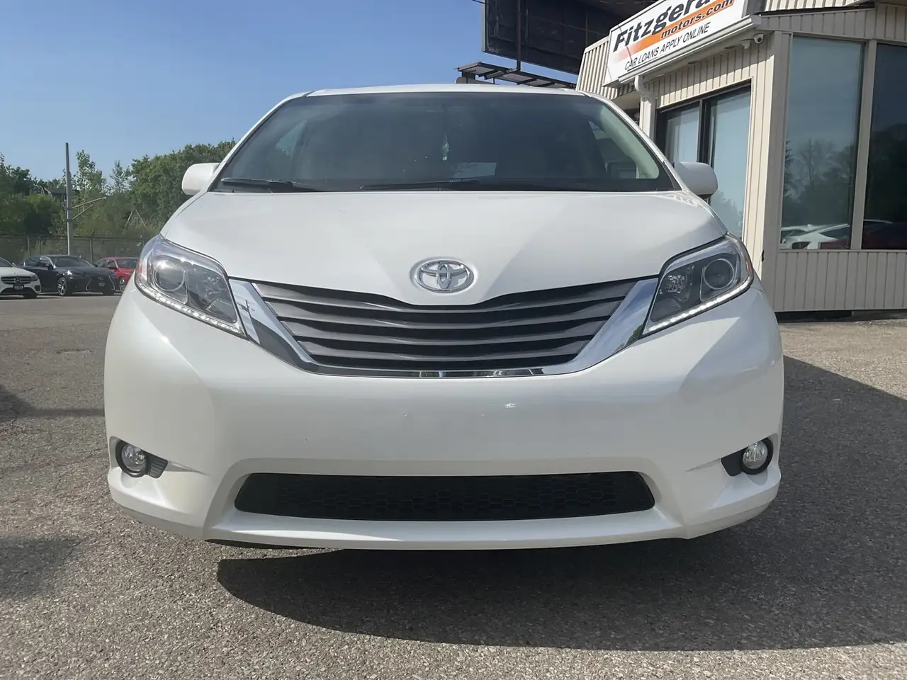 Toyota Sienna снимка Toyota Sienna