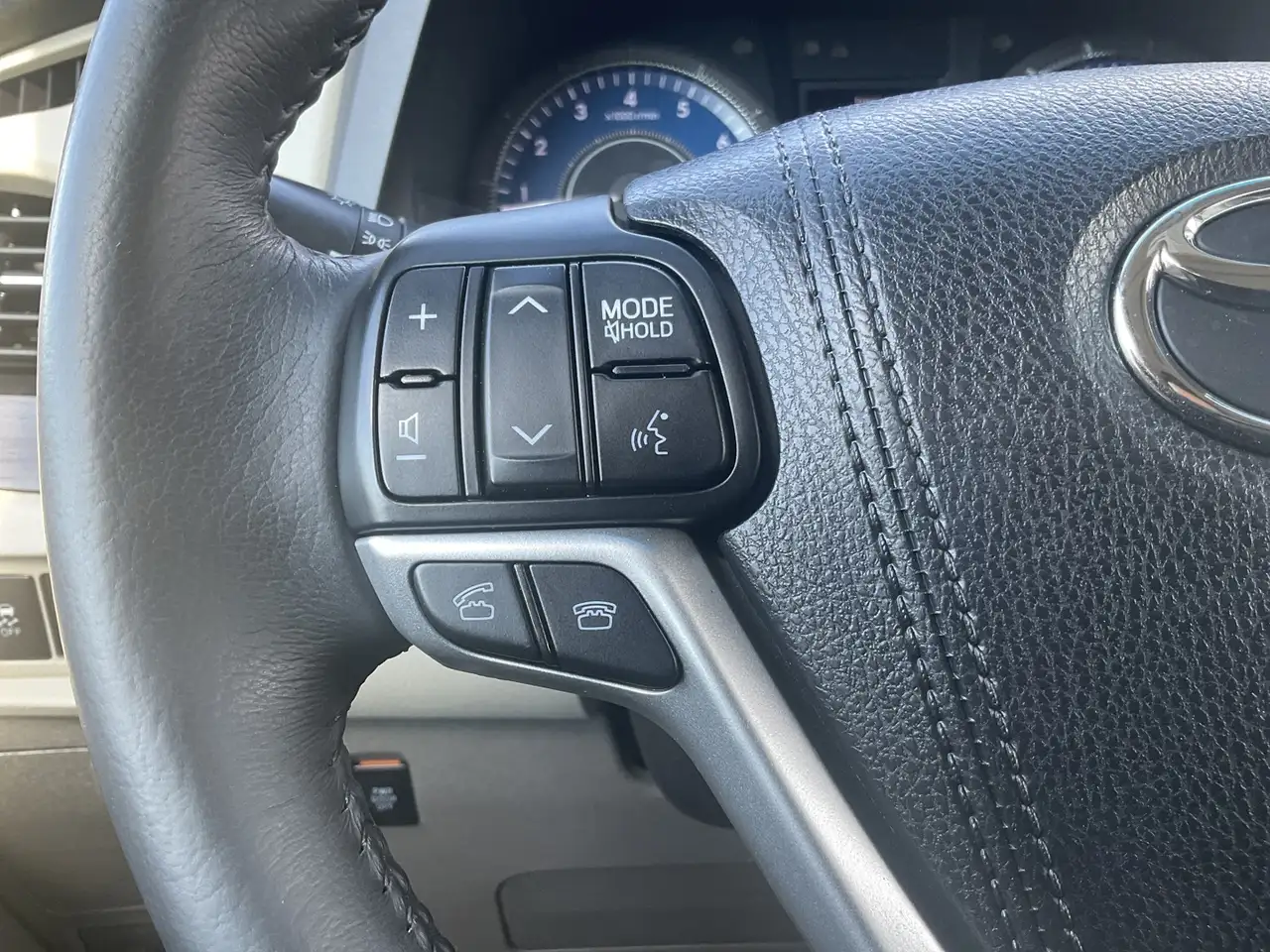Toyota Sienna снимка Toyota Sienna