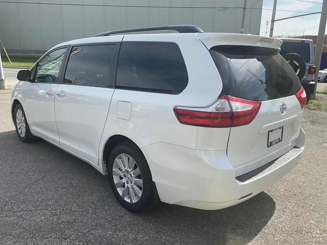Toyota Sienna снимка Toyota Sienna