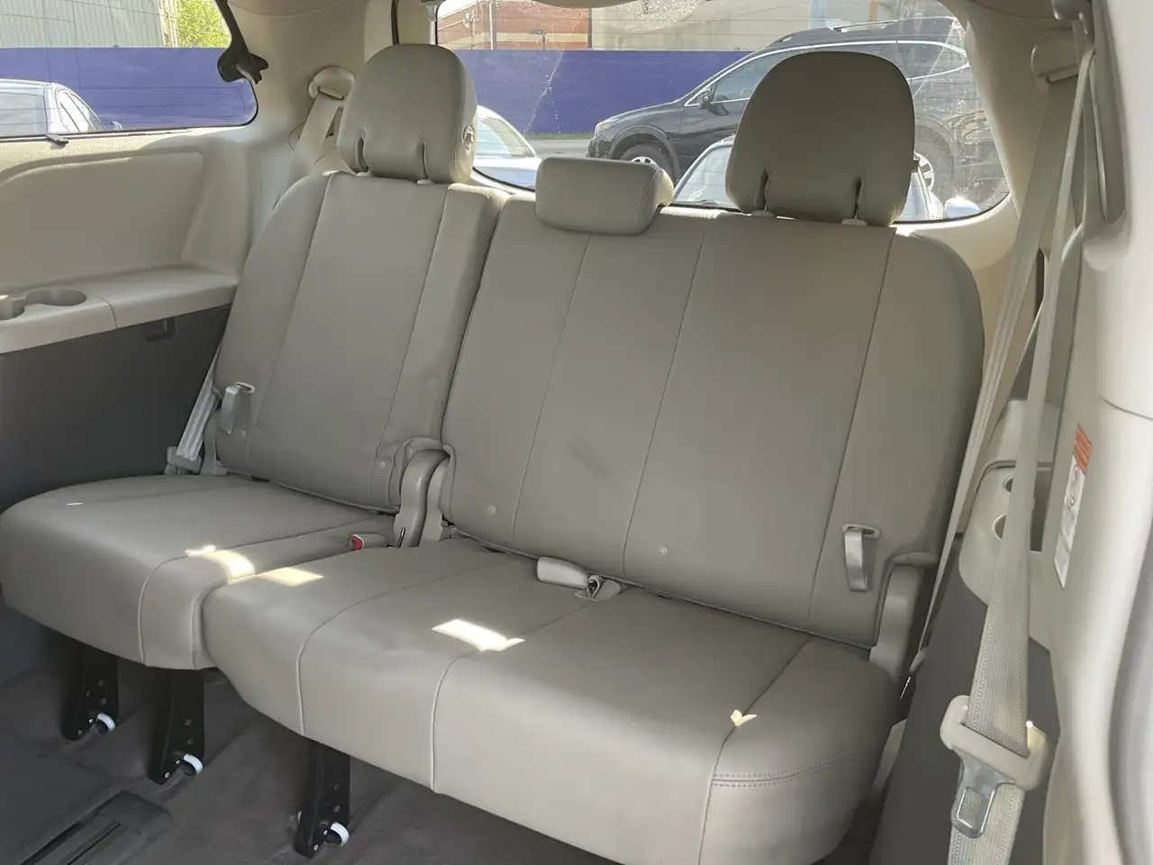 Toyota Sienna снимка Toyota Sienna