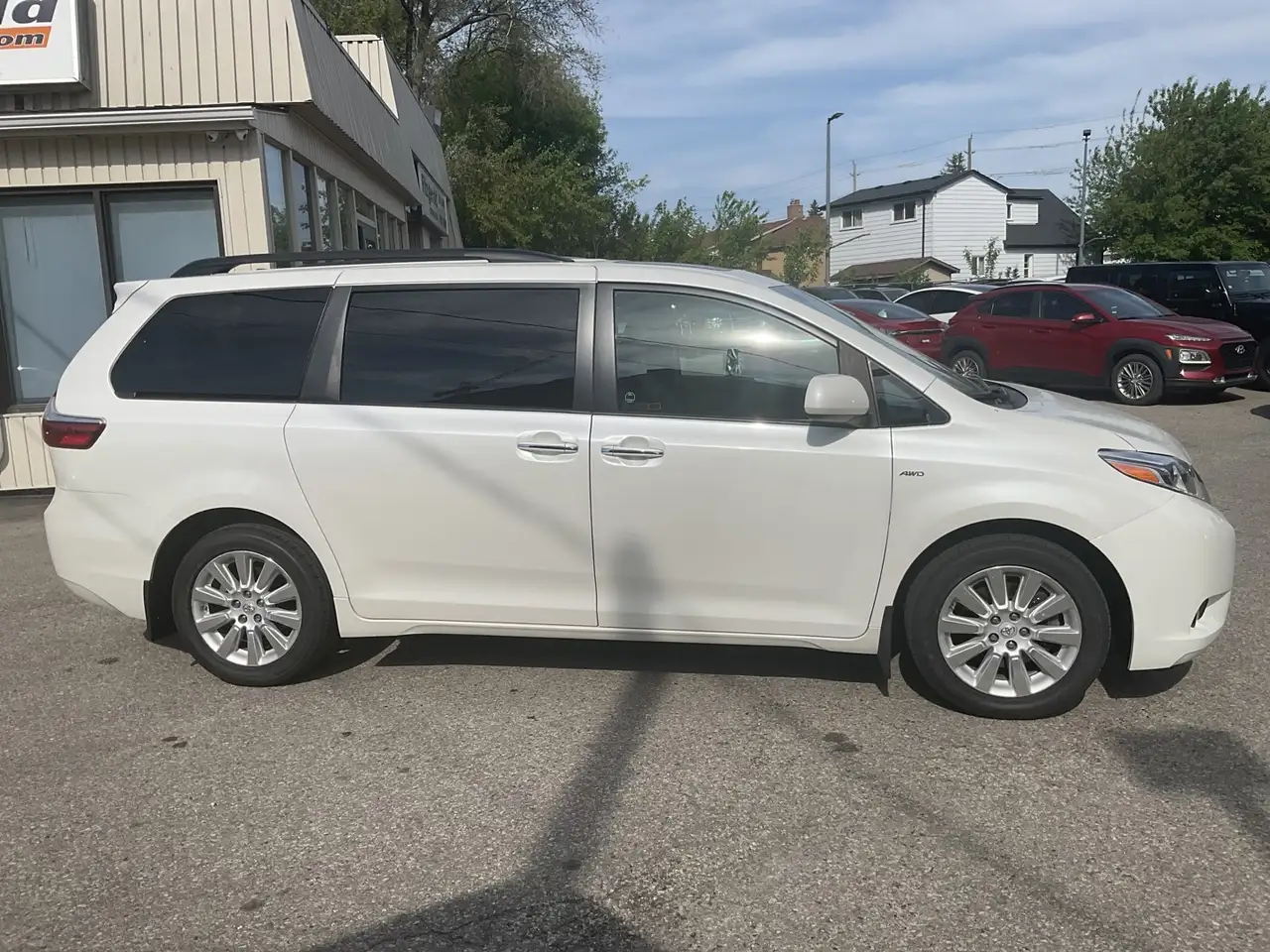 Toyota Sienna снимка Toyota Sienna