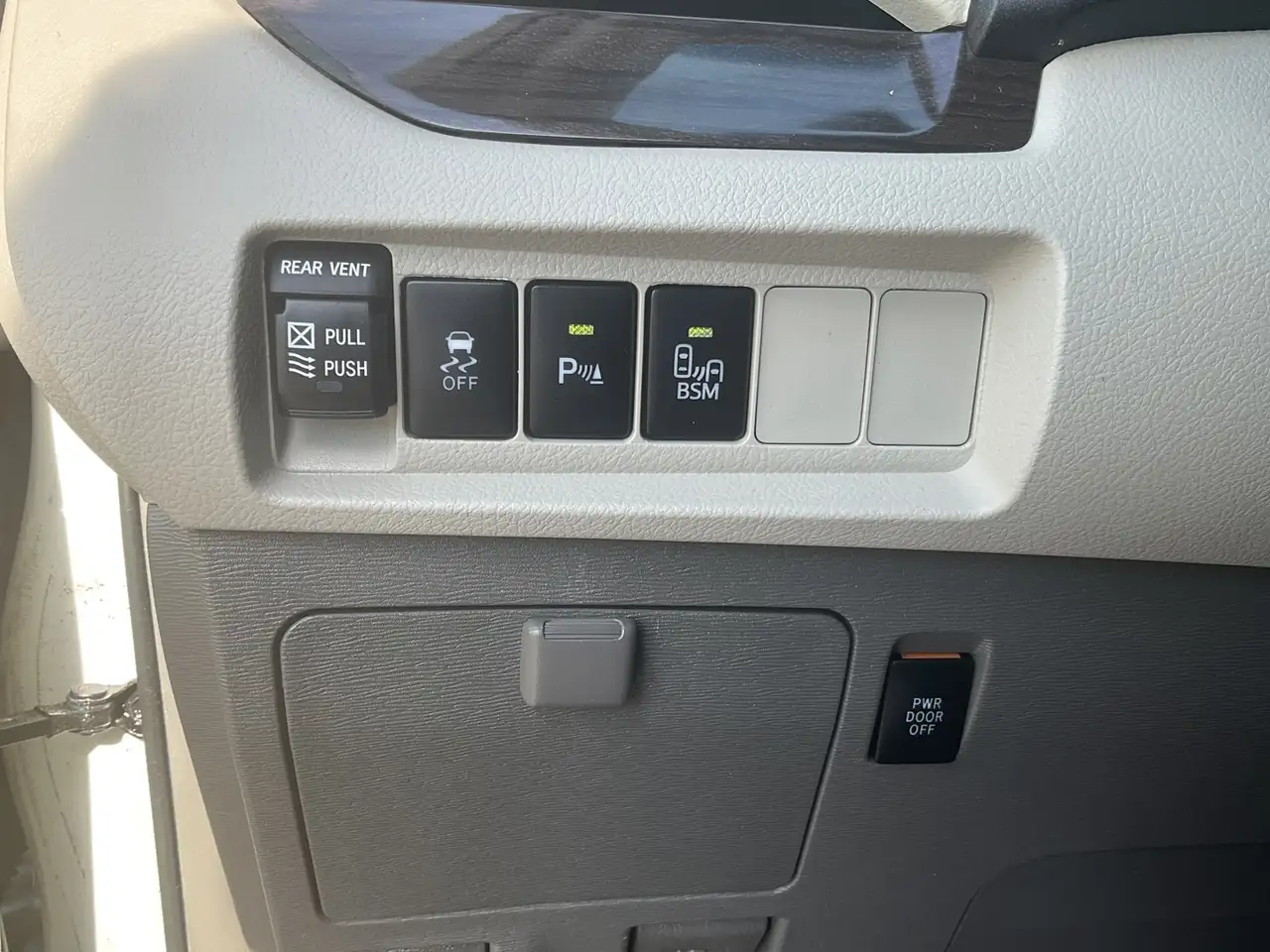 Toyota Sienna снимка Toyota Sienna