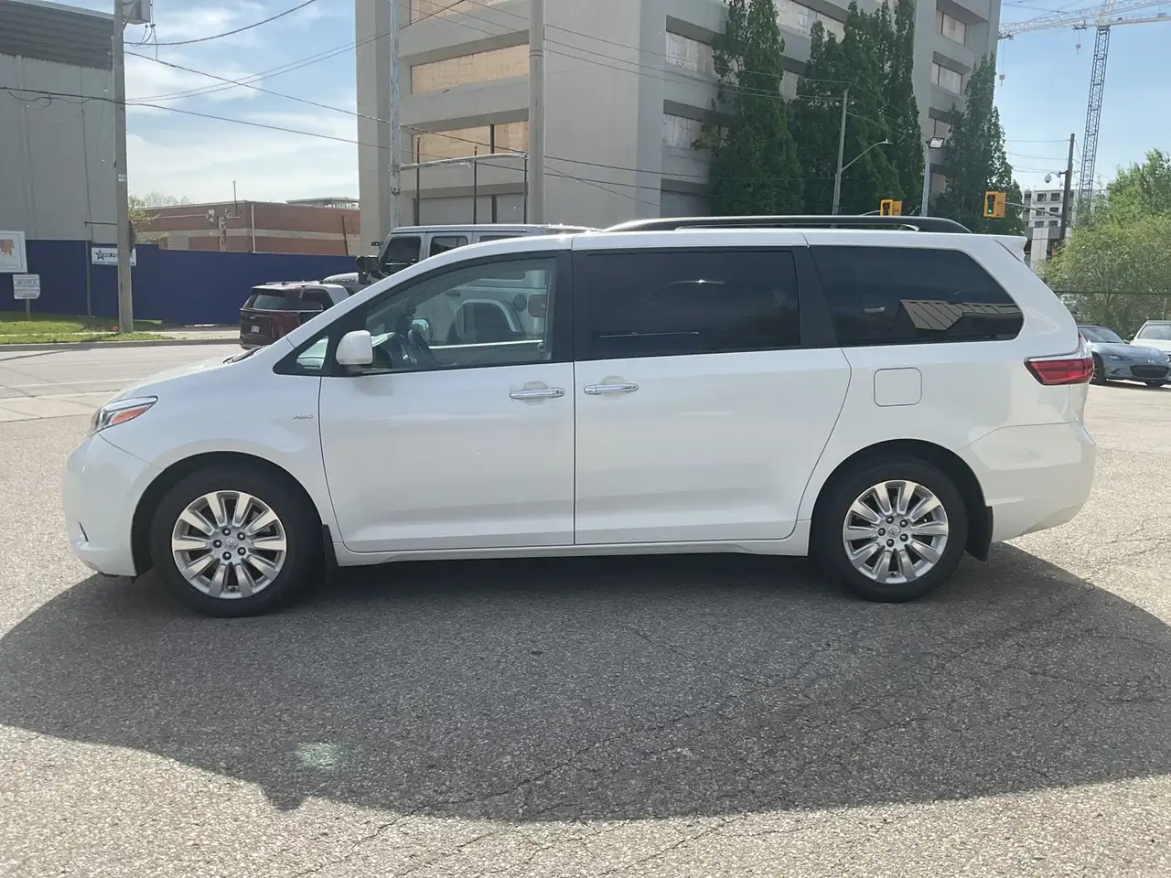 Toyota Sienna снимка Toyota Sienna