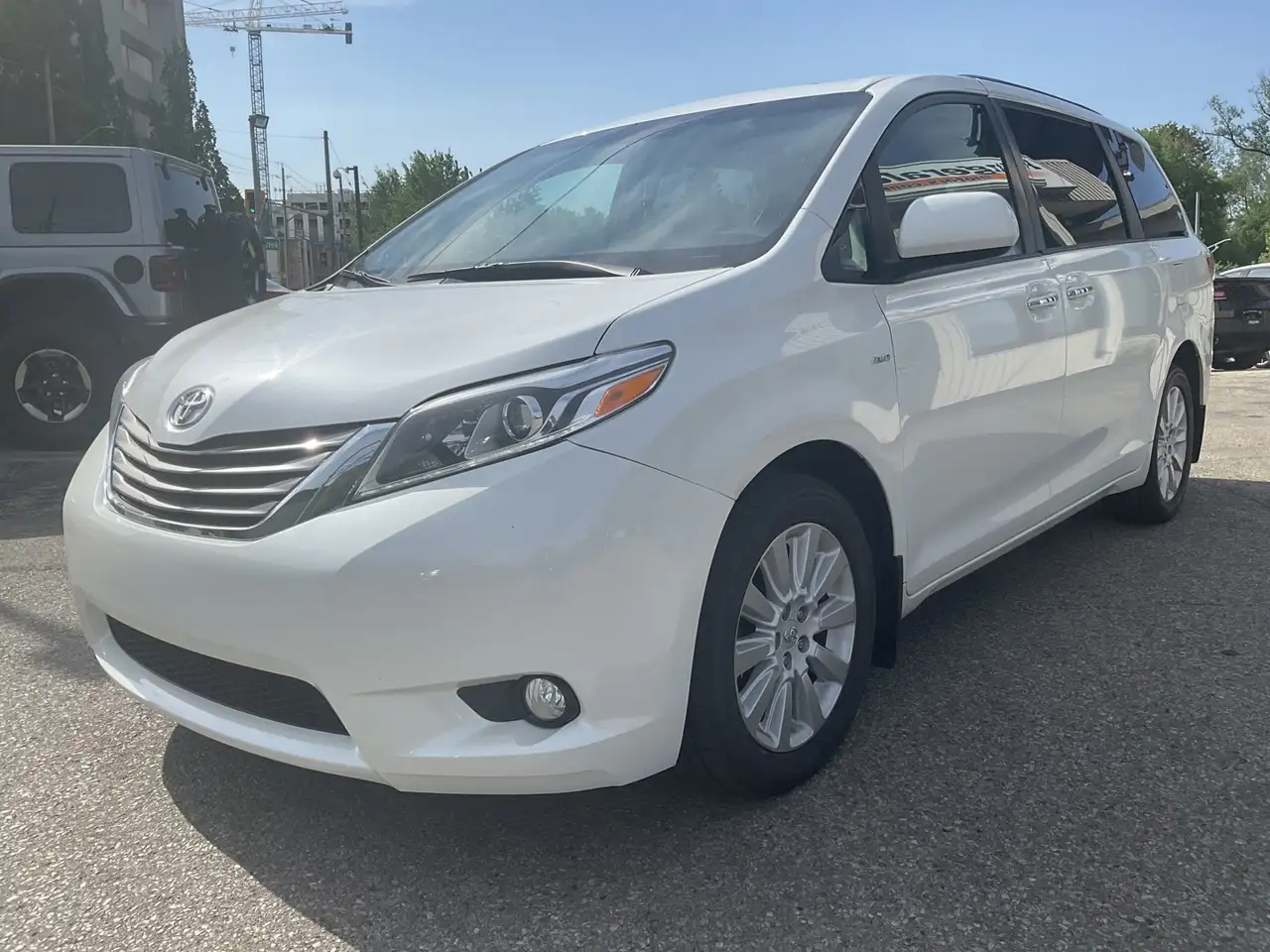 Toyota Sienna снимка Toyota Sienna