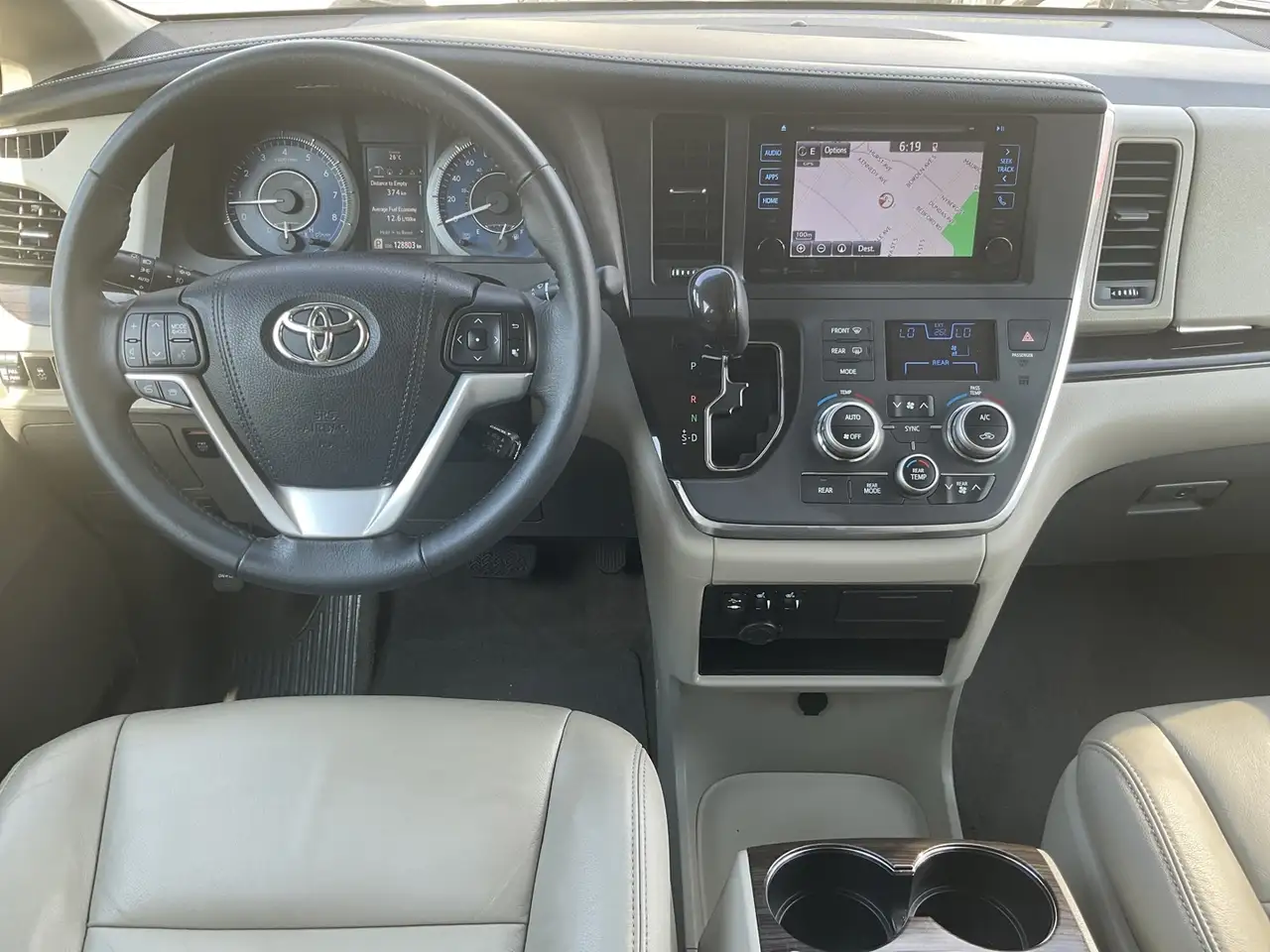 Toyota Sienna снимка Toyota Sienna