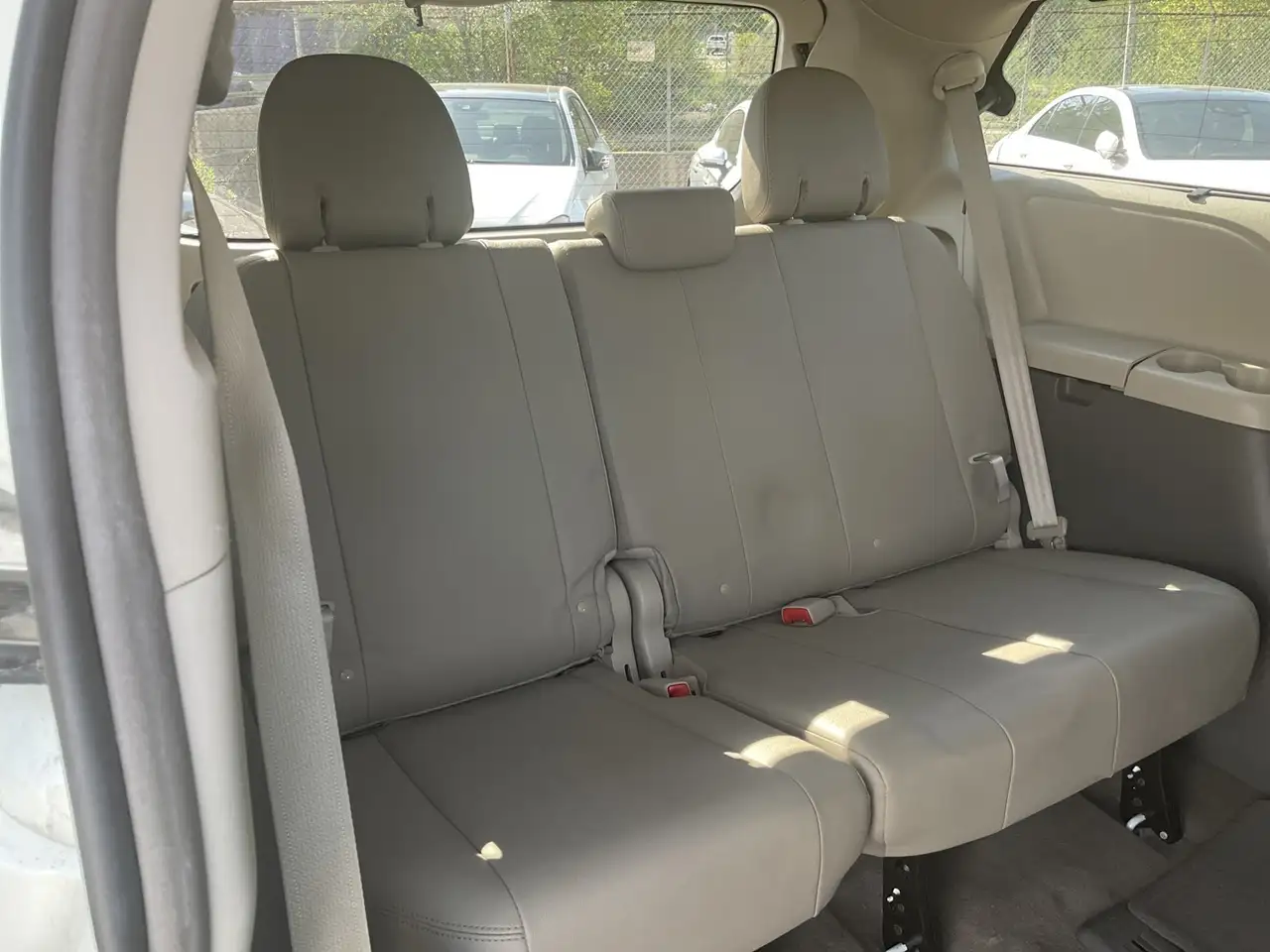Toyota Sienna снимка Toyota Sienna