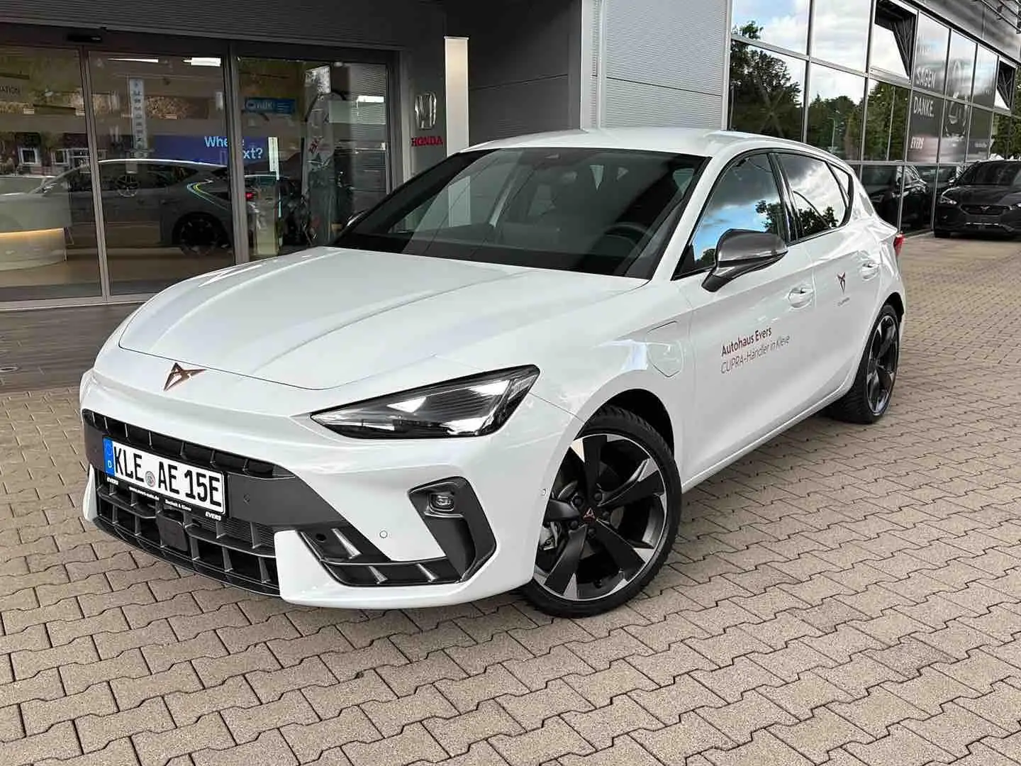 CUPRA Leon 1.5 e-Hybrid NAVI SENHEISER ALLWETTER Weiß - 2