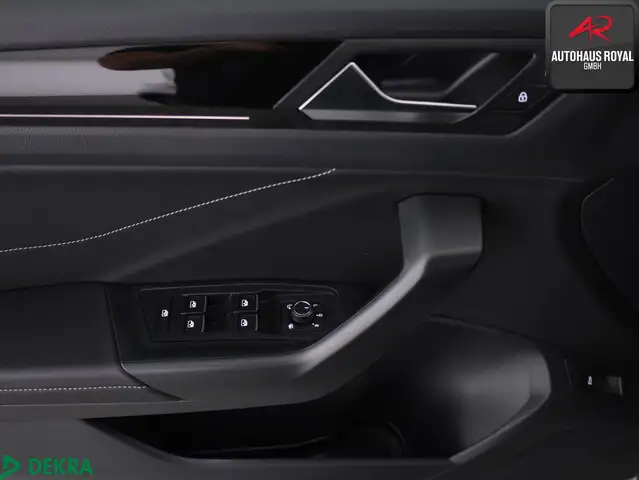 Volkswagen T-Roc view 14