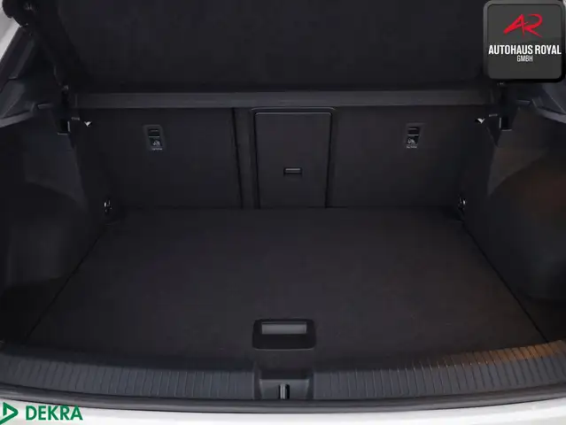 Volkswagen T-Roc view 13