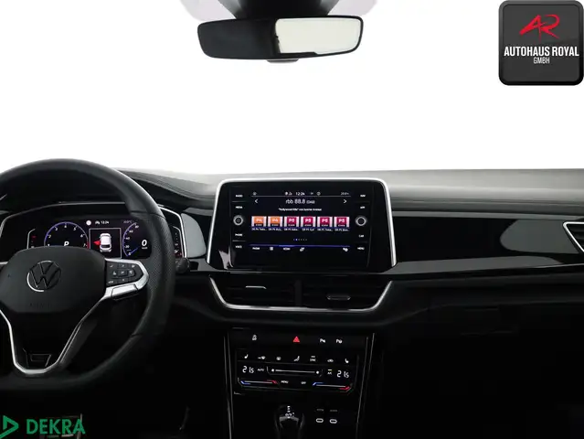 Volkswagen T-Roc view 9