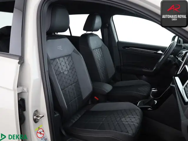 Volkswagen T-Roc view 11